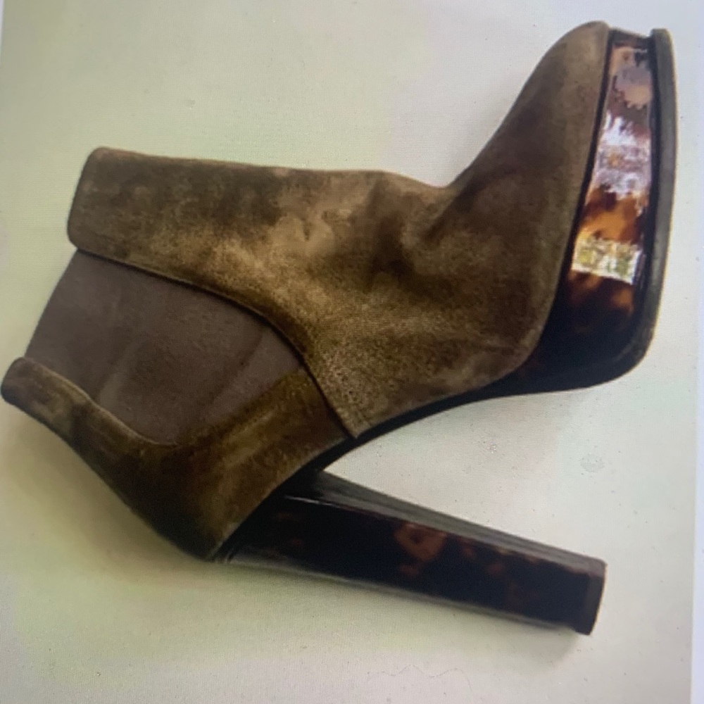 Ralph Lauren heel booties. Made in Italy